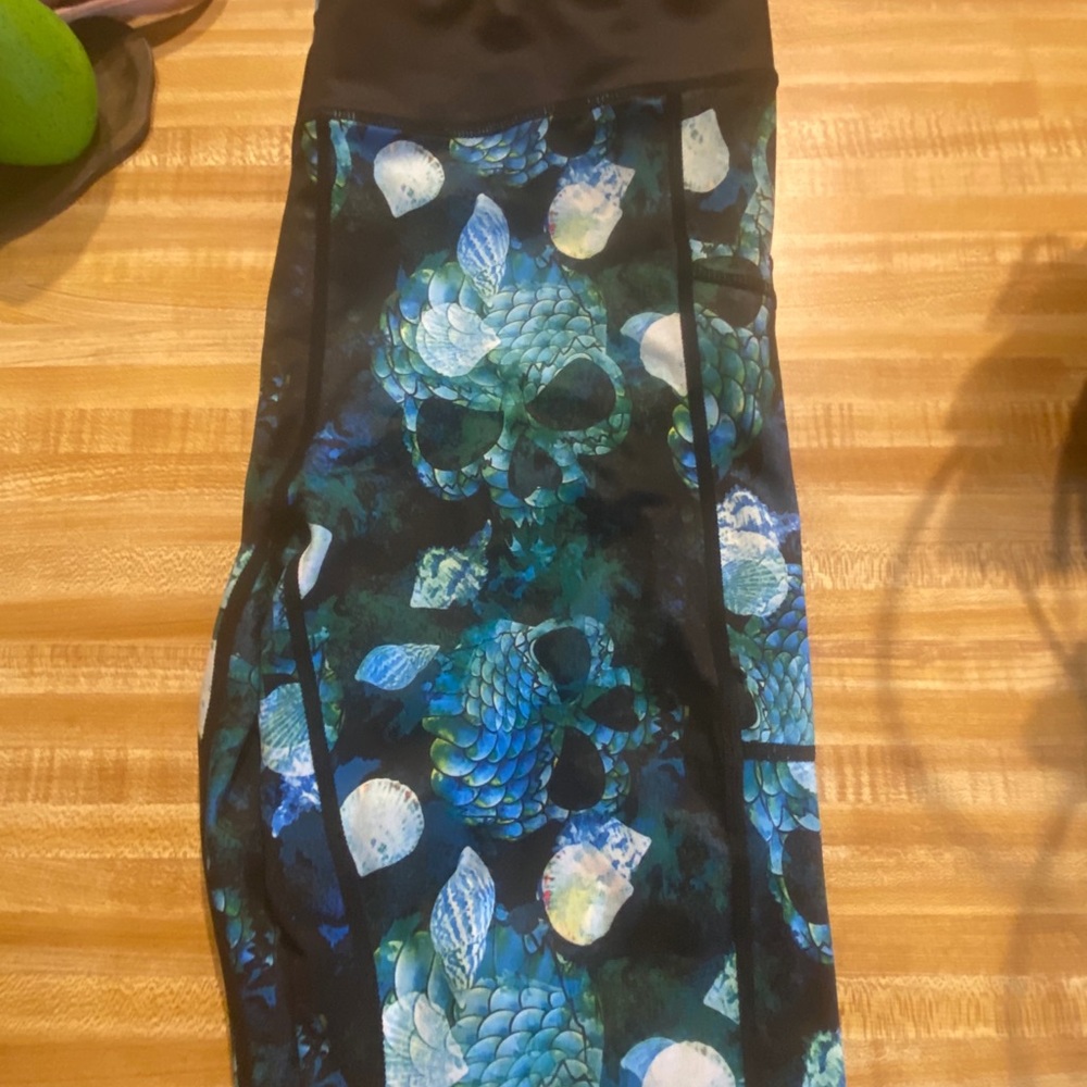 CVG mermaid skulls - like new
